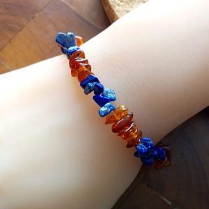 Regalo perfetto, braccialetto elastico naturale, scaglie di resina e lapislazzuli