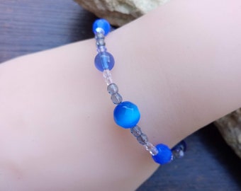 Regalo perfecto, pulsera elástica con cuentas de cristal de alta calidad, cristal azul y cristal azul, azul y transparente.