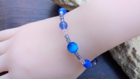 Cadeau parfait, Bracelet extensible perles en cristal haute qualité, verre bleu et cristal bleu, bleu et transparent