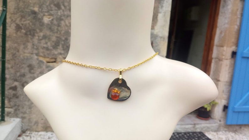 Perfekt present, halsband med hjärthänge i kristall och strass, guldkedja med karbinlås bild 2