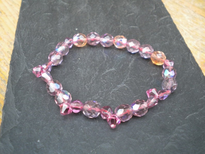 Perfekt present, rosa stretcharmband med högkvalitativa glas- och kristallpärlor bild 4