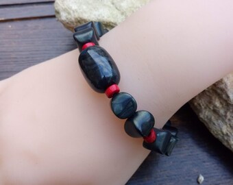 Cadeau parfait, Gros bracelet extensible style naturel en perles acrylique gris irisé, et perles de bois rouge