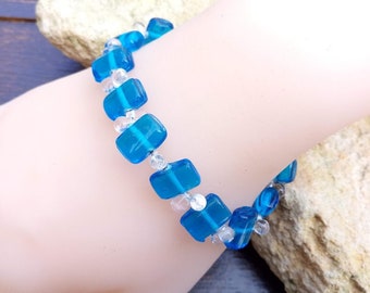Perfect gift, Stretch bracelet, transparent glass drop beads, and blue Lampwork glass