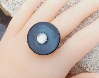 Cadeau parfait, Bague petit cabochon strass cristal fixé sur grand cabochon rond bleu nuancé, support ajustable doré