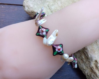 Perfect gift, refined stretch bracelet with baroque mother-of-pearl beads, fishtail shape and purple enamel cloisonné beads