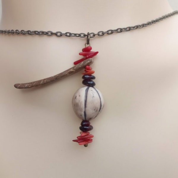 Cadeau parfait, Collier pendentif perle fimo LemondedIDama, grenat, corail, bois de coco, chaîne et fermoir mousqueton métal bronze