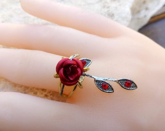 Regalo perfecto, anillo con vídeo, cabujón rosa, metal rojo, follaje plateado y diamantes de imitación rojos, banda de latón chapada en oro doble, ajustable