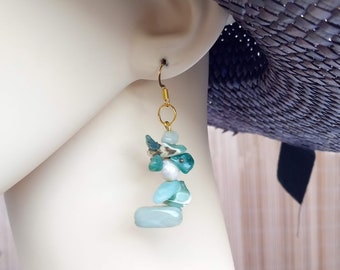 Cadeau parfait, Boucles d'oreilles chips amazonite, malachite et nacre, attaches crochets dorés sans nickel