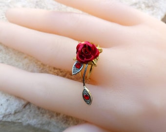 Regalo perfecto, anillo con vídeo, cabujón rosa, metal rojo, follaje plateado y diamantes de imitación rojos, banda de latón chapada en oro doble, ajustable