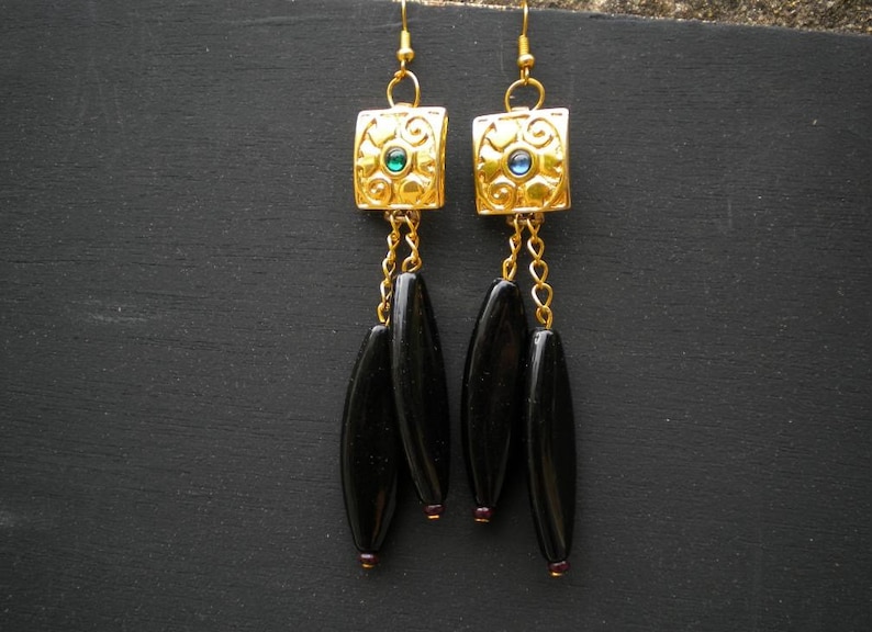 chic and elegant jewellery style nickel-free and unleaded gold ties Gold and black metal earrings