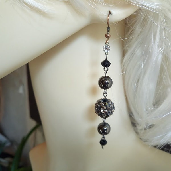 Cadeau parfait, boucles strass, perles à facettes, perles cristal noir, perles en acrylique argenté, crochets cuivrés sans nickel
