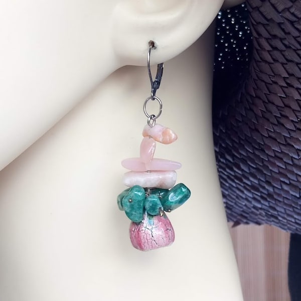 Cadeau parfait, boucles d'oreilles perles céramique rose et verte, malachite, opale des Andes, dormeuses en argent 925