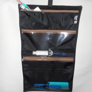 Trousse de maquillage de voyage cosmétique, trousse de toilette suspendue avec beaucoup de poches, fabriquée aux États-Unis.