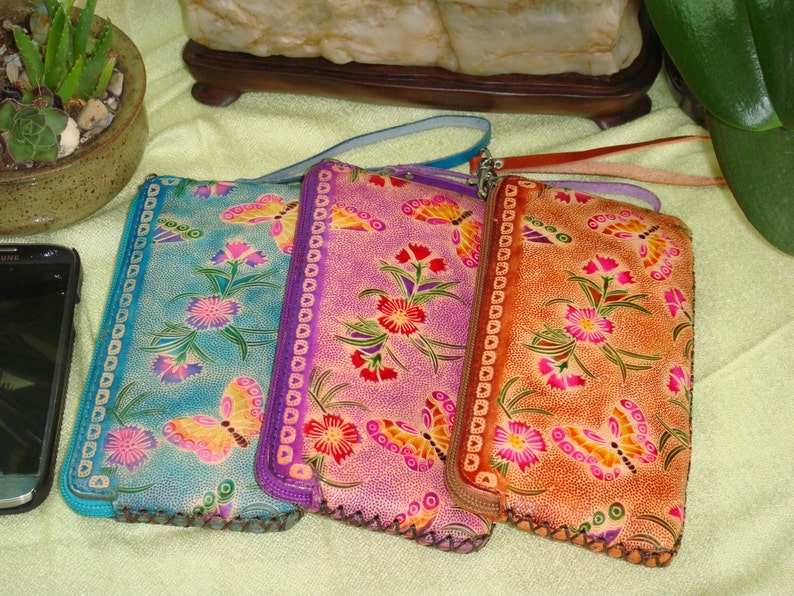 Flowers /& Butterflies Embossed Purple. Change Pursewallet Genuine Leather Wristlet Cell Phone Carry