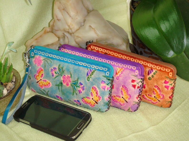 Flowers /& Butterflies Embossed Purple. Change Pursewallet Genuine Leather Wristlet Cell Phone Carry