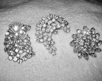 1940/'s Trifari Signed Patent Pending Floral Silver Tone Rhinestone Brooch Pin