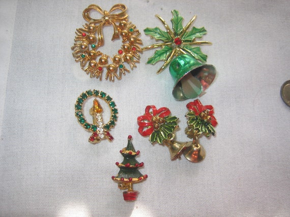 Vintage Christmas Lot of 4 Brooches 1 Earrings - image 3
