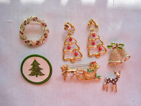 Vintage Lot of 5 Christmas Brooches & 1 Pair Earr… - image 2