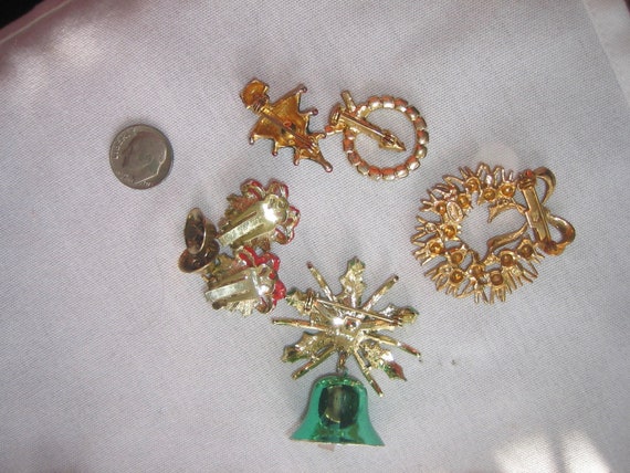 Vintage Christmas Lot of 4 Brooches 1 Earrings - image 5
