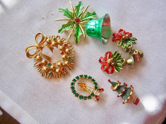 Vintage Christmas Lot of 4 Brooches 1 Earrings - image 2