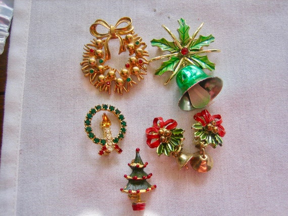 Vintage Christmas Lot of 4 Brooches 1 Earrings - image 1
