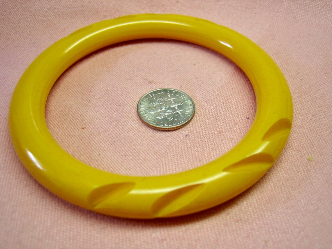 Vintage Deep Carved Yellow Bakelite Bangle Bracelet Etsy Ireland