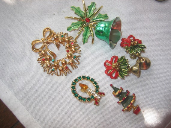 Vintage Christmas Lot of 4 Brooches 1 Earrings - image 4