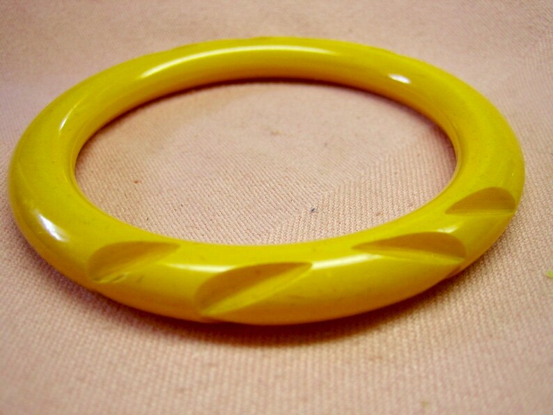 Vintage Deep Carved Yellow Bakelite Bangle Bracelet Etsy