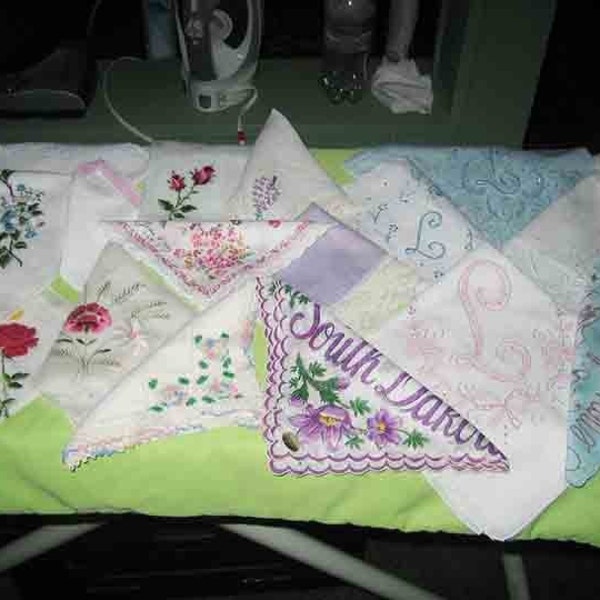 Vintage 24 Ladies Hankies Handkerchief Lot Linen Lace Embroidered Floral 40s