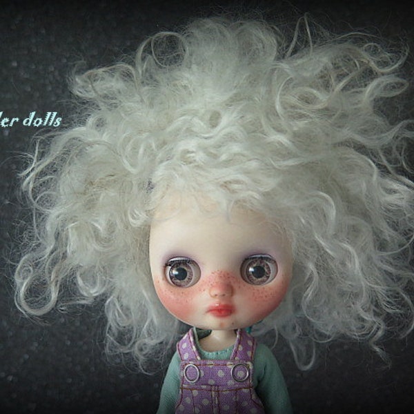 EASTER SALE!! OOAK Custom Middie Blythe with cotswold reroot named *Lili*. 