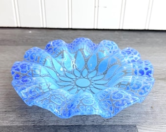 Niebieskie, zabytkowe naczynie ze szkła artystycznego Sydenstricker — wzór Embassy
