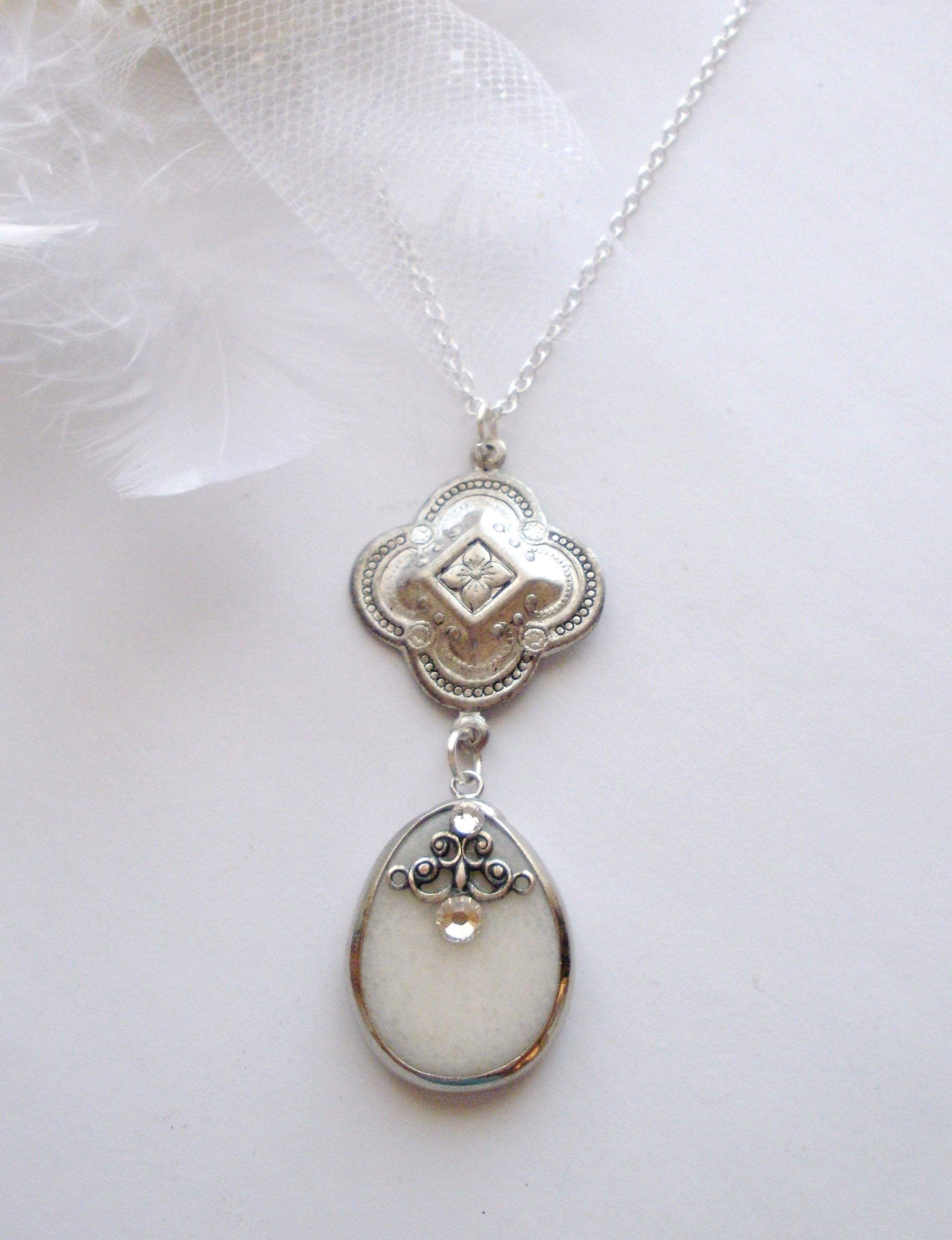 White agate pendant Clearance