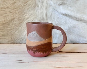 Mug Montagnes colorées // Poterie feu de camp