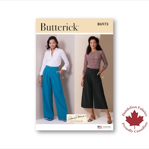 Può includere: Cartamodello Butterick B6973 con due donne che indossano pantaloni a gamba larga. Una donna indossa una camicia bianca e pantaloni turchese, l'altra un top fantasia e pantaloni neri. Progettato e stampato negli Stati Uniti.