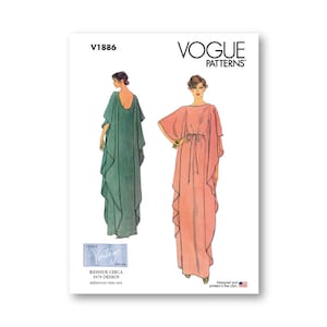Peut inclure: Patron de couture Vogue Patterns avec des illustrations d'une longue robe fluide. La robe est présentée en vert et pêche, avec une coupe ample et des manches larges. Le patron est étiqueté "V1886" et "Vintage Reissue Circa 1979 Design".