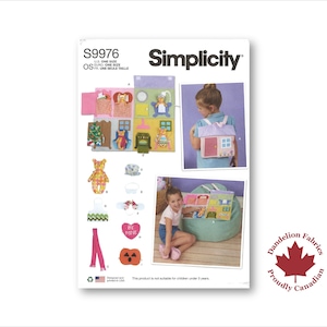 Peut inclure: Patron de couture Simplicity S9976 pour un sac à dos en forme de maison de poupée. Le patron comprend des instructions et des images du produit fini, avec un sac à dos en forme de maison et divers accessoires. Le design est en taille unique et est fièrement canadien.