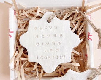 Love Never Gives Up | Mother's Day Gift Love You Mum Bible Verse Thoughtful Present
