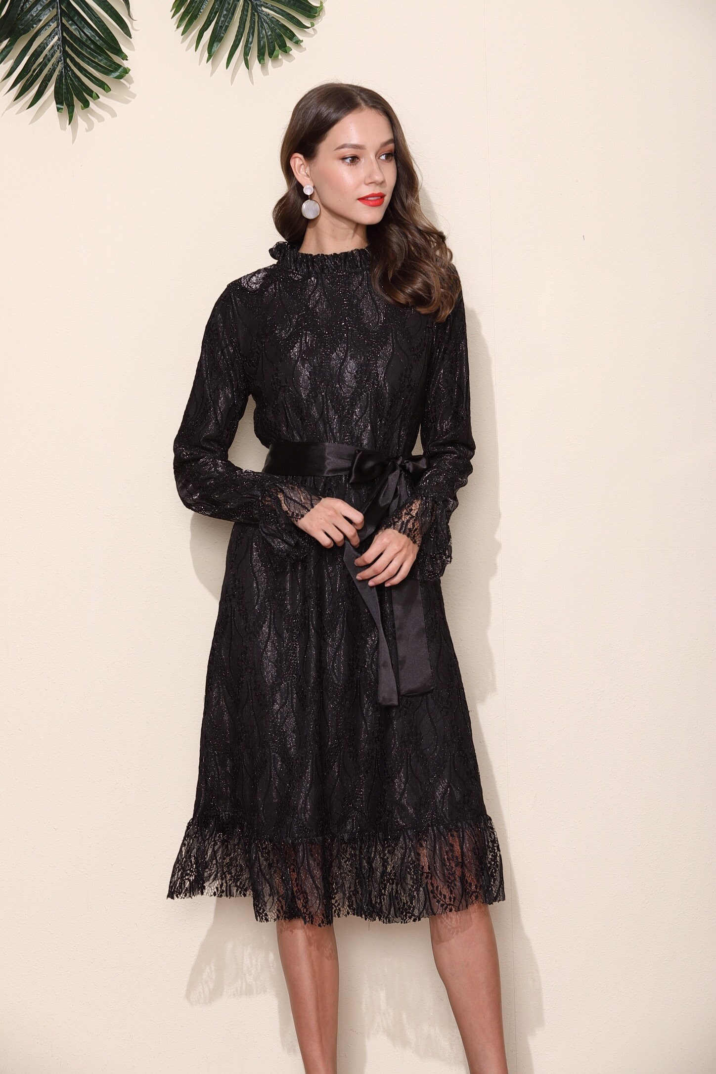 black lace midi dress Fine  self-portrait-US The sweetheart neckline brings a soft Alissa | Black Lace Square-Neck