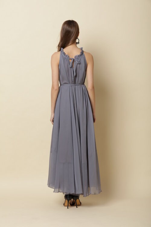 gray chiffon halter neck dress Grey Maxi Dress: Bridesmaid Gown Grey chiffon Pay With:400 Qs (Silkroll Fee: $10.00) classico Amarra 89488 | Strapless defined form