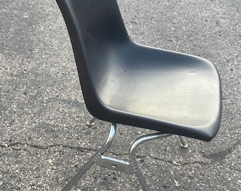 4x Mid-century Krueger Black Plastic Shell stacking Chairs set of 4