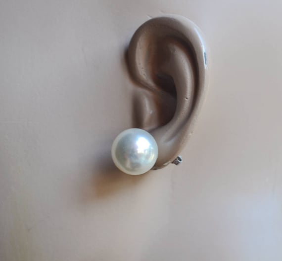 Spanish Pearl Stud in Ivory - 14mm Spanish Pearl Stud in Ivory - 14mm