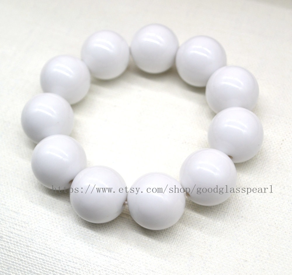 20mm white beads bracelet, Big white Bracelets, stretchy bracelet, white Beaded Bracelet, Statement Bracelet