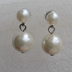 pearl earrings, wedding earring, bridesmaid earrings, dangle pearl earings, ivory white pearl earring, glass pearl earrings, pearl jewelry