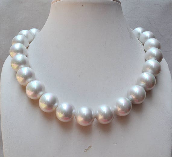 Conjunto de collar largo de múltiples capas con perlas y perlas de color  rosa fucsia grueso