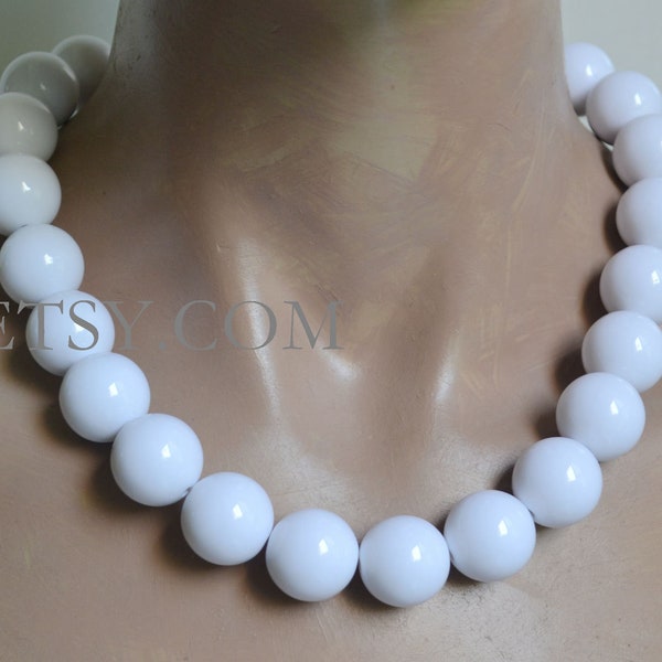 Grand collier de perles blanches, collier de perles de résine blanches de 20 mm, perle de résine haute quantité, collier de déclaration, collier étrangleur blanc