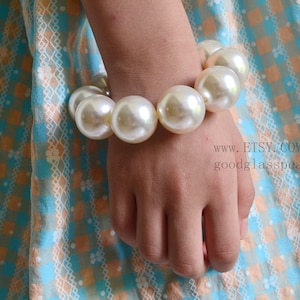 20mm pearl bracelet, Big Pearl Bracelets, Pearl Elastic Bracelet, Large Pearl Beaded Bracelet, Statement Bracelet, Bridesmaid Gift