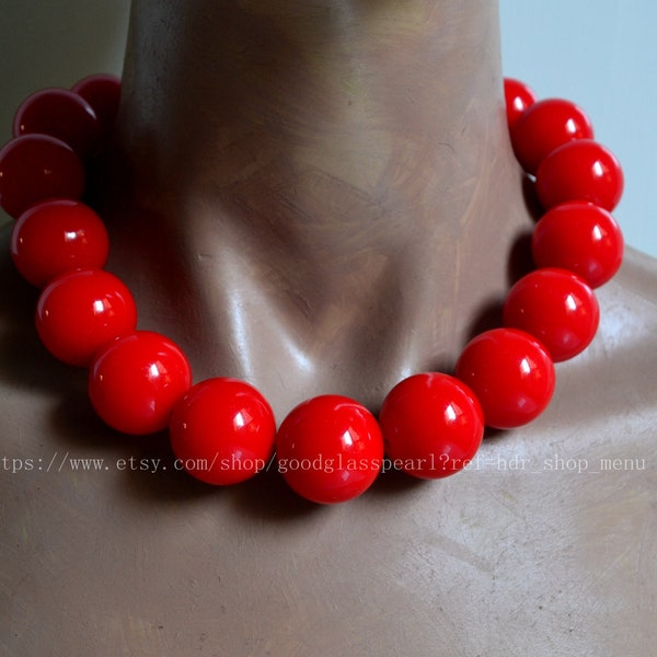 Collier de perles Big Red, collier de perles rouges de 24 mm, collier choker rouge, collier en résine, collier de grosses perles légères, collier de déclaration