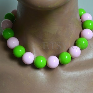 Rosa und lindgrüne Perlen Halskette, Resin Halskette, Statement Halskette, grüne und rosa Perle, Geschenk für Ihn. Männerkette
