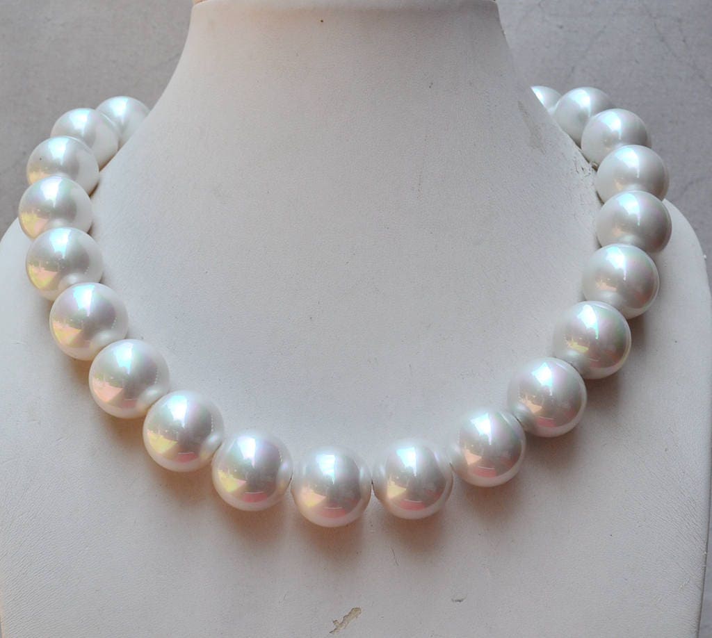 White Large Pearl Pendant Necklace on Gold Chain