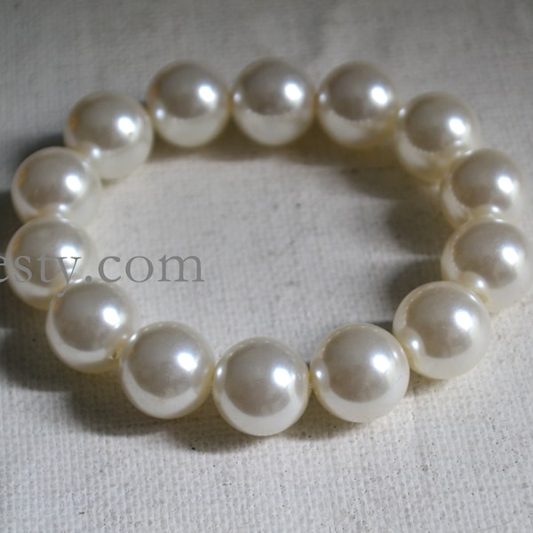 14mm pearl bracelet, Big Pearl Bracelets, Pearls Elastic Bracelet, Ivory Pearl Beaded Bracelet, Statement Bracelet, Bridesmaid Gift